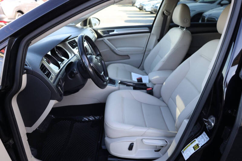 2016 Volkswagen Golf TSI SE