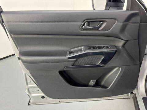 2024 Nissan Pathfinder S