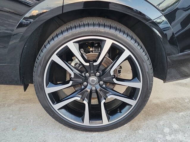 2025 Volvo XC60 B5 Ultra Dark Theme