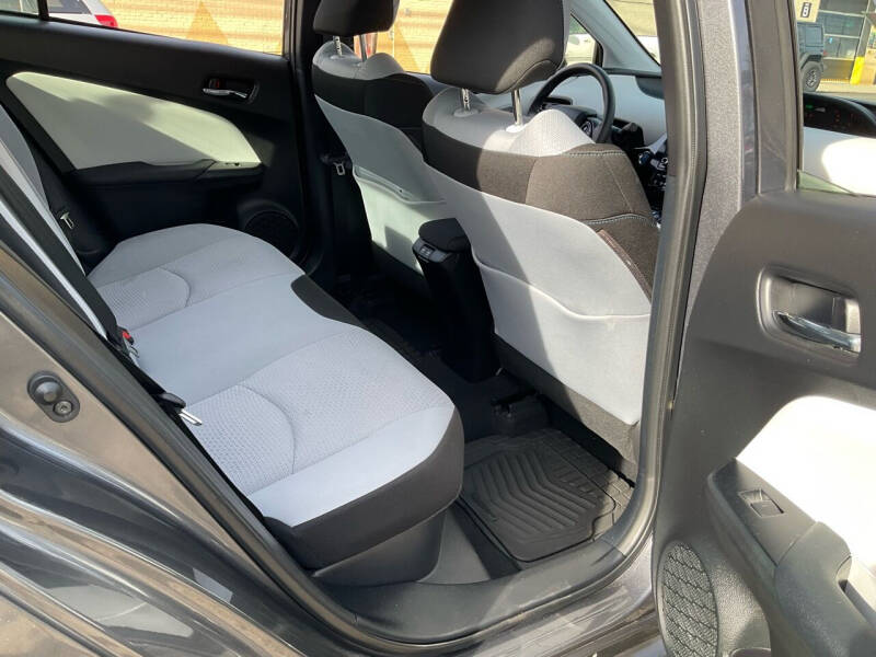 2022 Toyota Prius LE