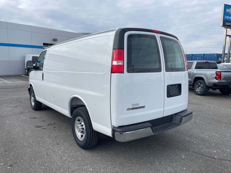 2025 Chevrolet Express 2500