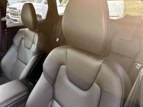 2025 Volvo XC60 B5 Plus Dark Theme