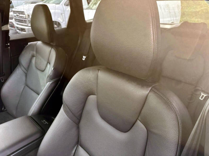 2025 Volvo XC60 B5 Plus Dark Theme