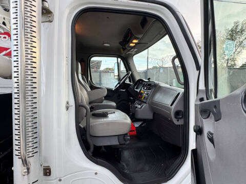 2018 Freightliner M2 106