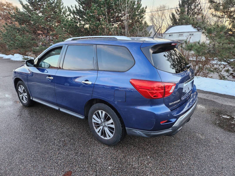 2017 Nissan Pathfinder SV