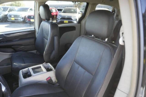 2012 Chrysler Town and Country Touring