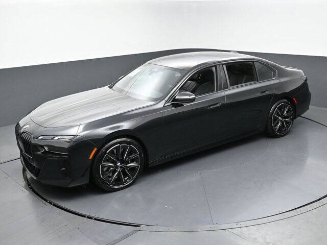 2023 BMW 7 Series 740i