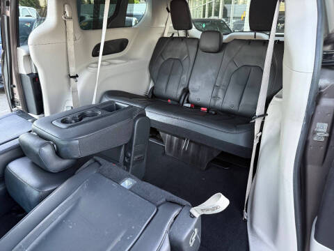 2017 Chrysler Pacifica Touring-L Plus