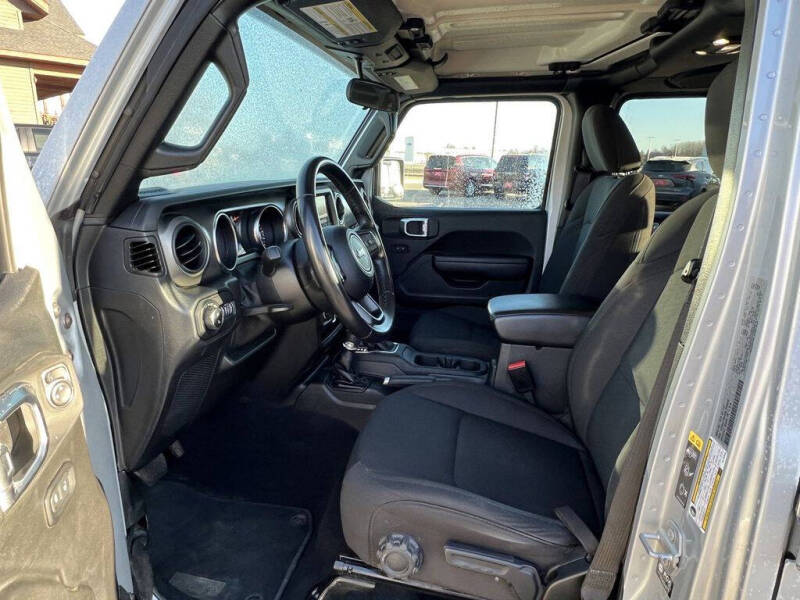 2022 Jeep Gladiator Sport