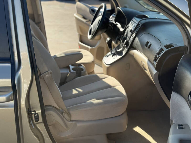 2007 Hyundai Entourage SE