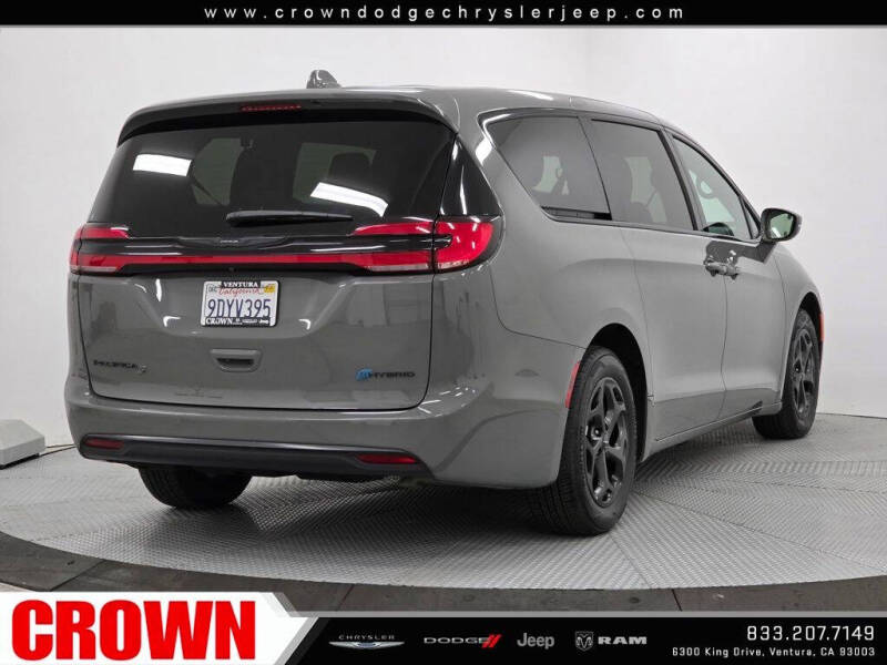 2022 Chrysler Pacifica Hybrid Touring L
