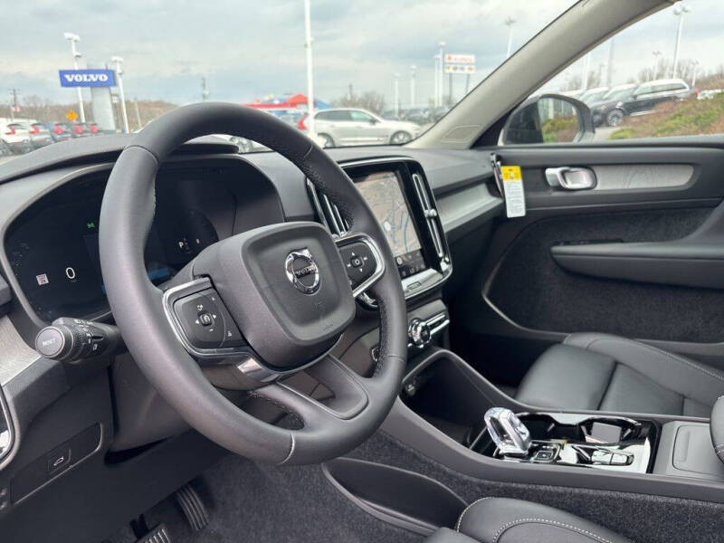 2026 Volvo XC40 B5 Plus