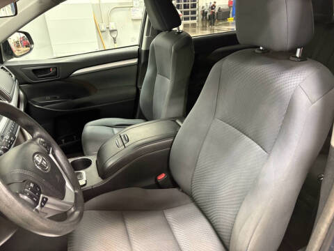 2015 Toyota Highlander LE