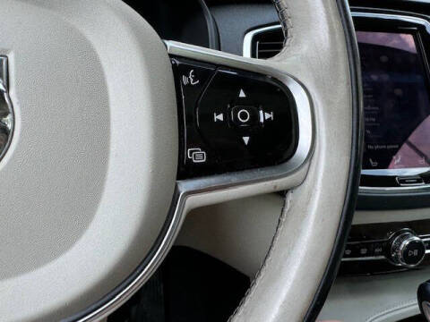 2016 Volvo XC90 T6 Momentum