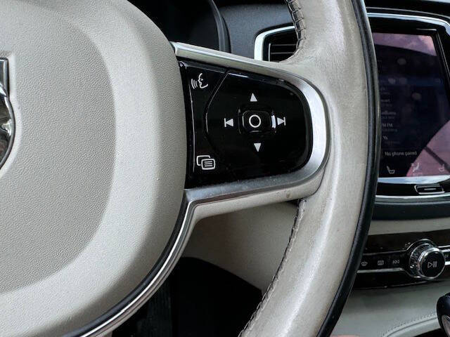 2016 Volvo XC90 T6 Momentum