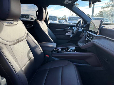 2025 Ford Explorer Platinum