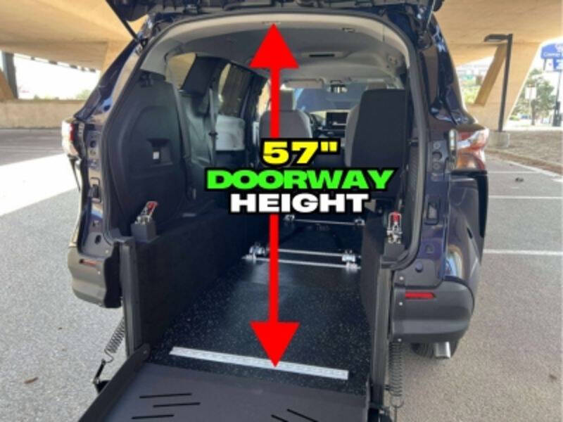 2025 Toyota Sienna LE 8-Passenger