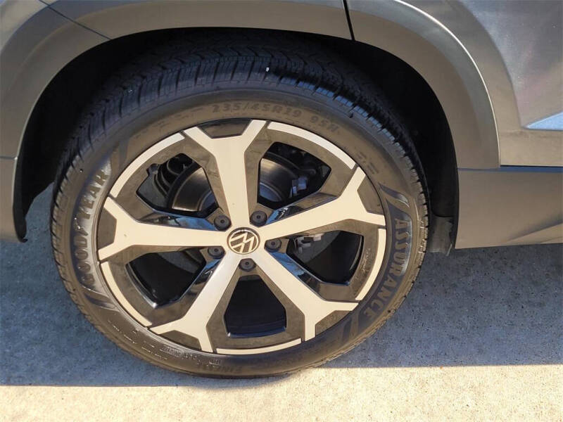 2025 Volkswagen Taos SEL 4Motion