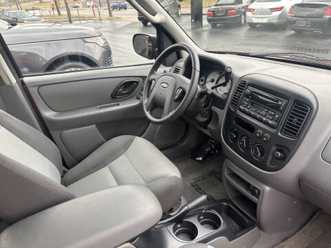 2003 Ford Escape XLS Popular