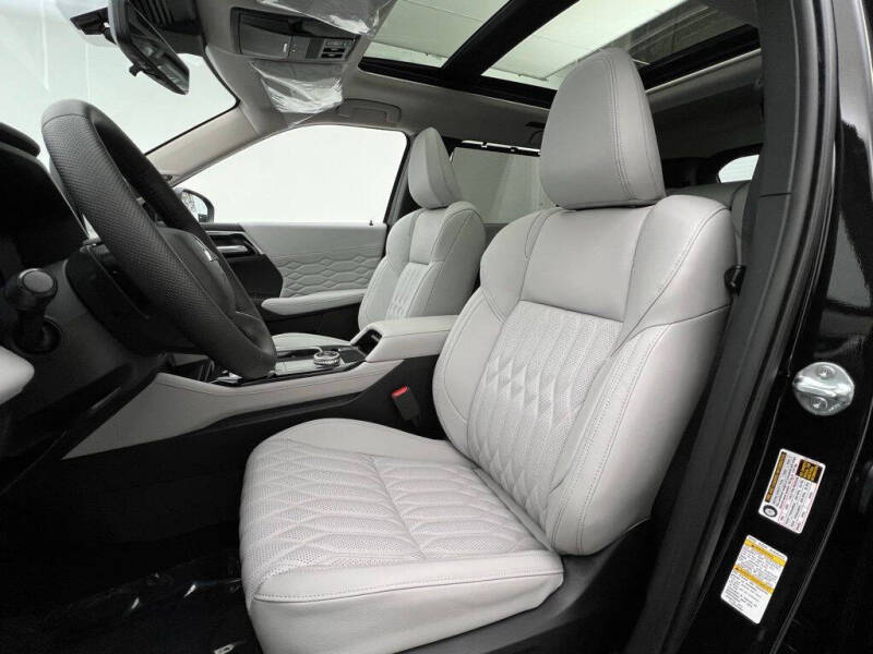 2025 Mitsubishi Outlander SEL Platinum Edition