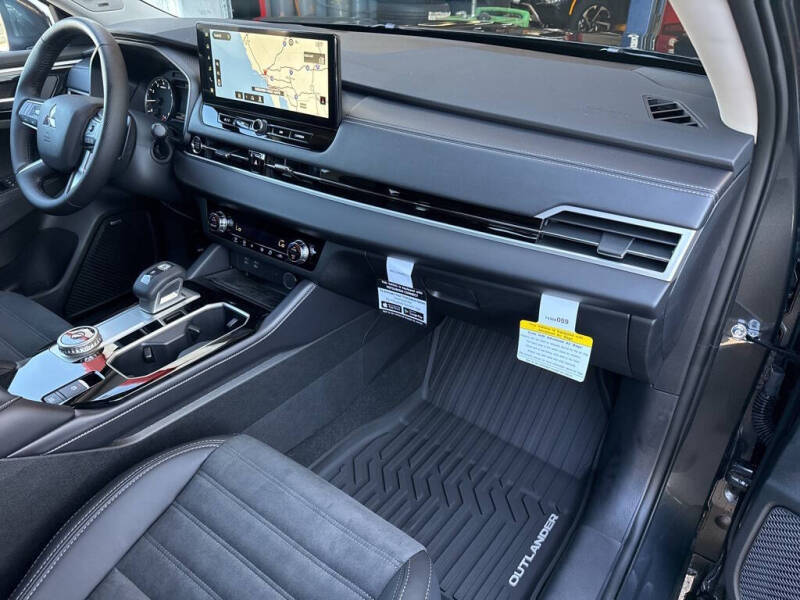 2025 Mitsubishi Outlander SE