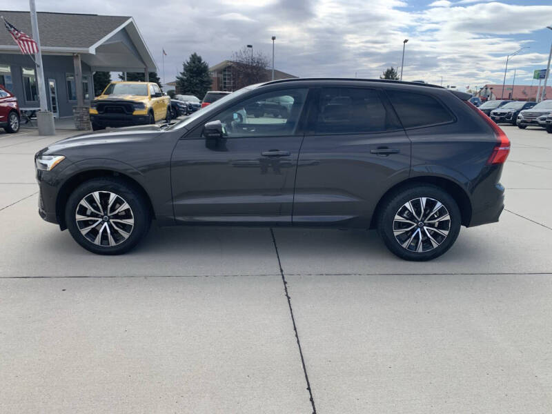 2025 Volvo XC60 B5 Plus Dark Theme