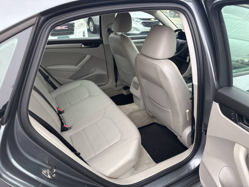 2014 Volkswagen Passat 1.8T Wolfsburg Edition