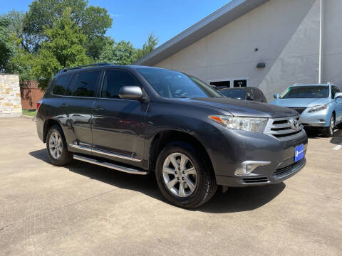 2013 Toyota Highlander for sale at Signature Autos in Austin TX