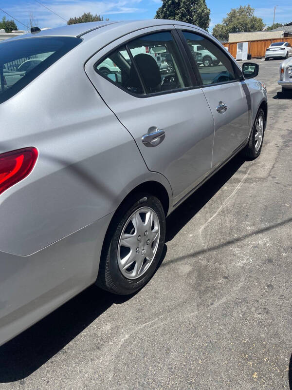 2019 Nissan Versa SV