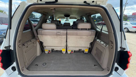 2004 Toyota Sequoia SR5