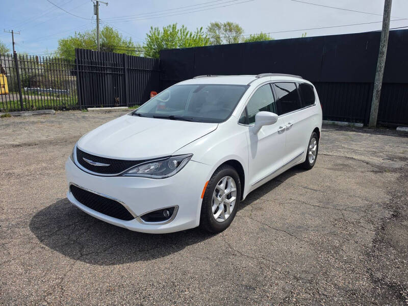 2017 Chrysler Pacifica Touring-L