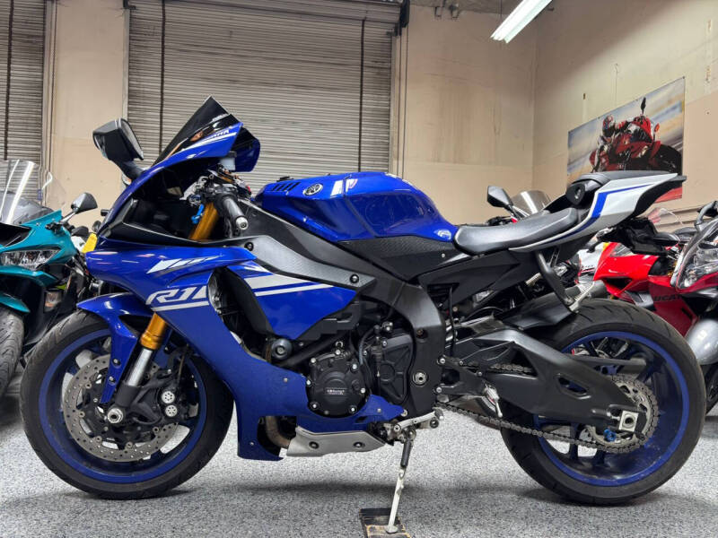 2017 Yamaha YZF-R1