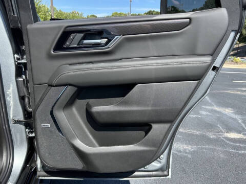 2025 GMC Yukon Elevation
