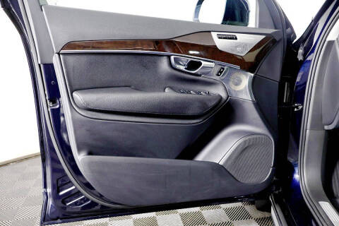 2017 Volvo XC90 T6 Momentum