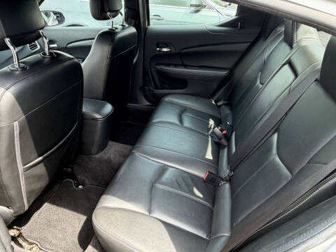 2011 Dodge Avenger Lux