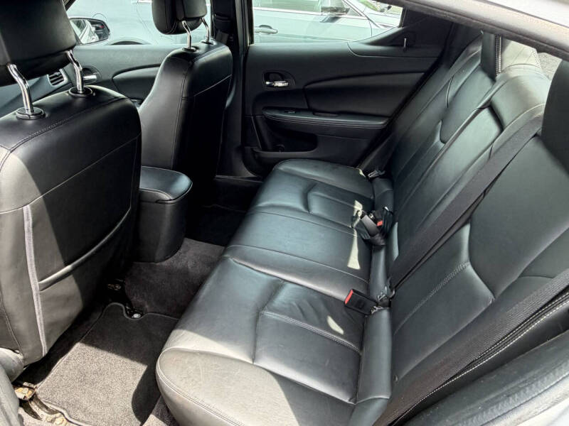 2011 Dodge Avenger Lux