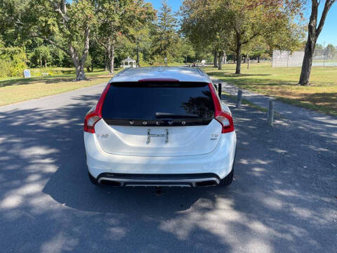 2015 Volvo V60 Cross Country T5