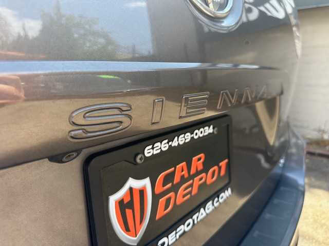 2017 Toyota Sienna SE Premium 8-Passenger