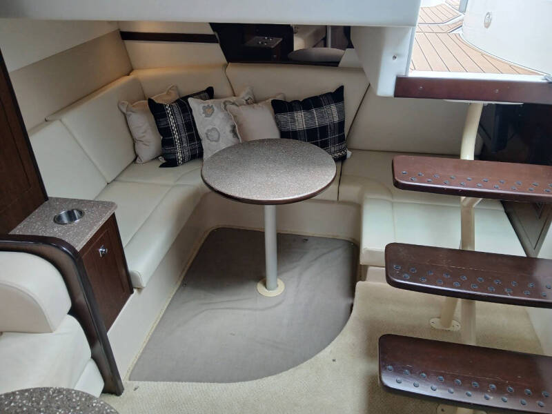 2012 Cruisers Yachts 380 Express