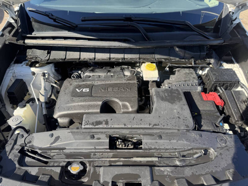 2022 Nissan Pathfinder SV