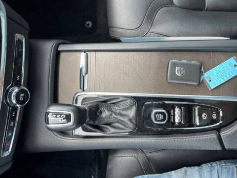 2020 Volvo V90 Cross Country T6