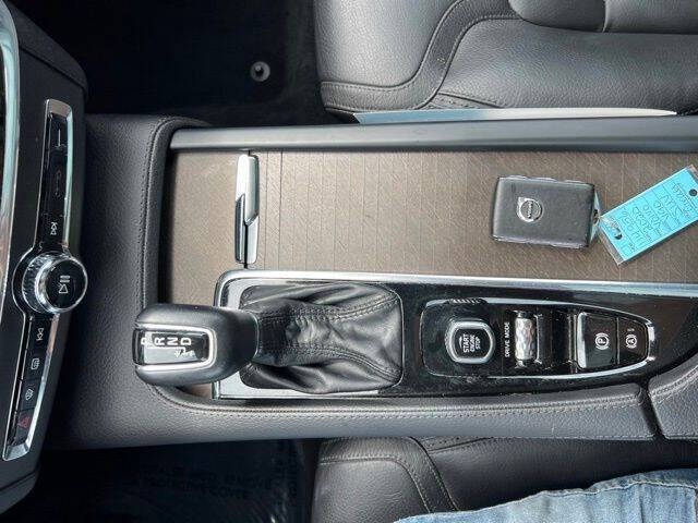 2020 Volvo V90 Cross Country T6