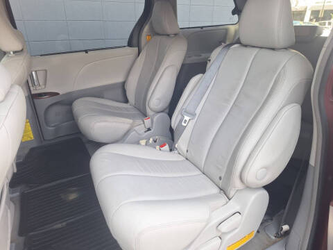 2013 Toyota Sienna XLE 8-Passenger