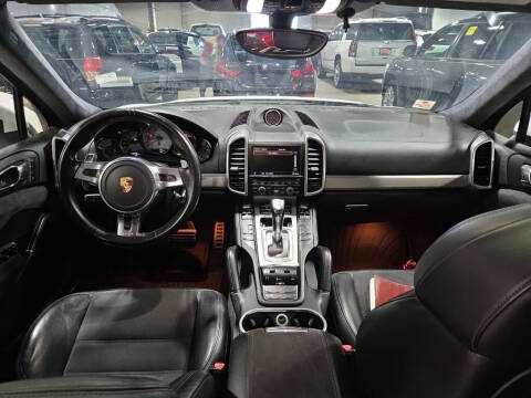 2013 Porsche Cayenne GTS