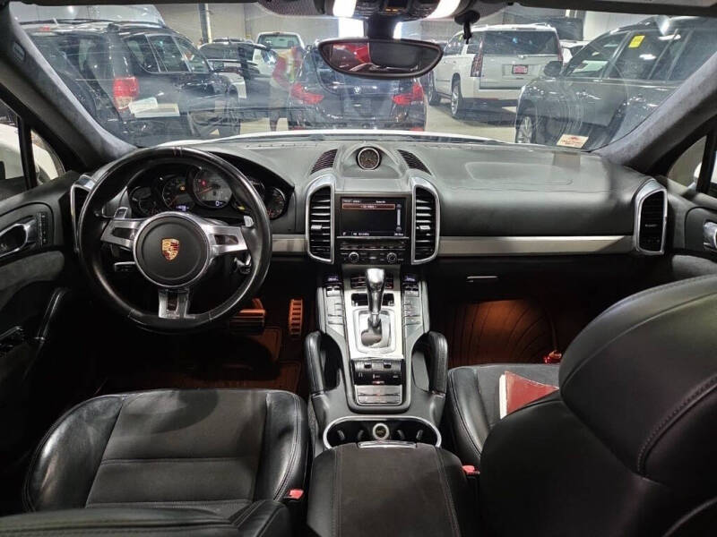 2013 Porsche Cayenne GTS