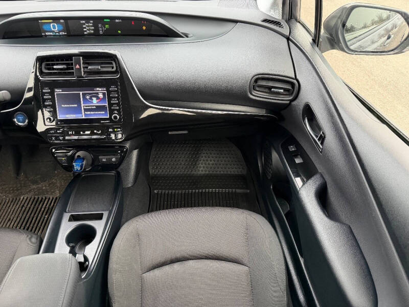 2022 Toyota Prius LE