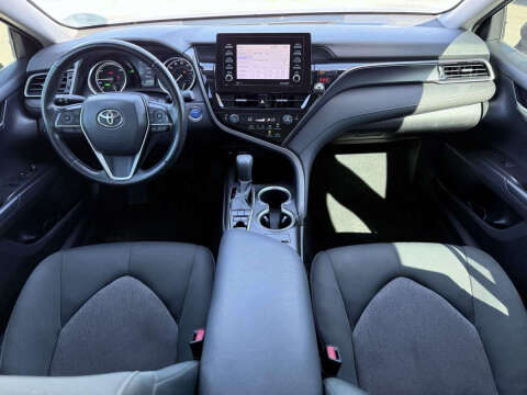 2022 Toyota Camry Hybrid LE