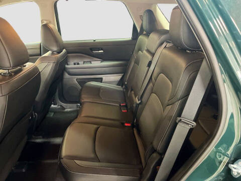 2024 Nissan Pathfinder SL