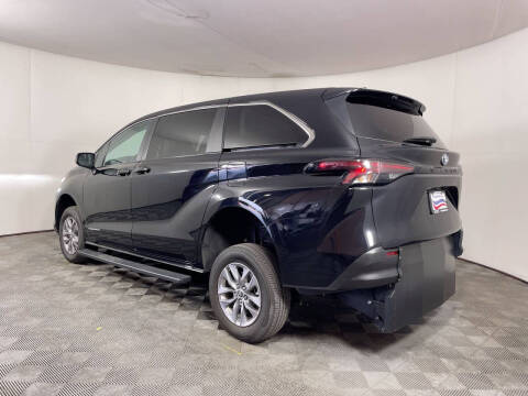 2023 Toyota Sienna LE 8-Passenger