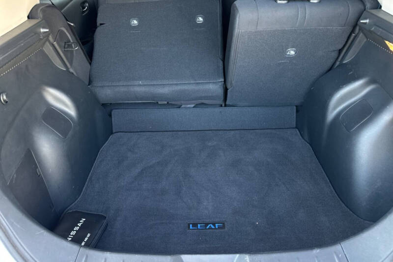 2022 Nissan LEAF SV